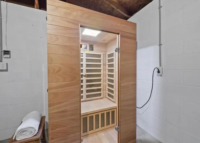 Hanford House W Hot Tub,sauna,bar * Columbus