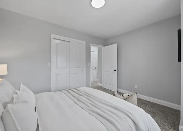 Hanford House W Hot Tub,sauna,bar * Columbus